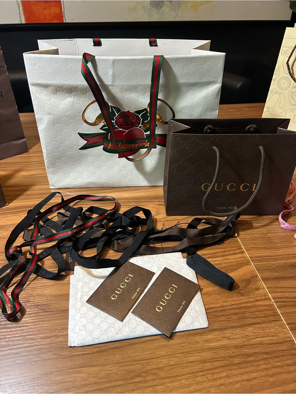 Gucci Gift Bags set of 2 with 4 ribbons and cards and gift paper